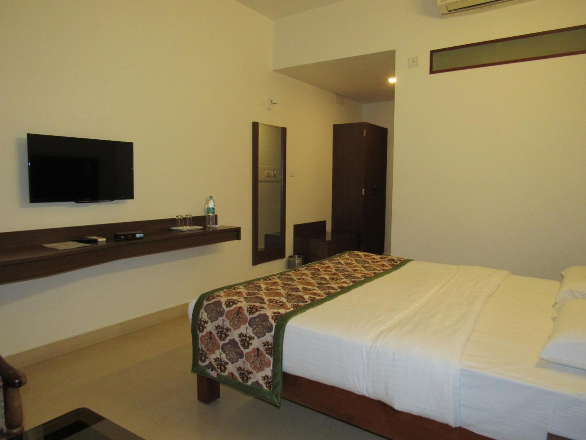 Palguni Residency Hotel Hassan Exterior photo